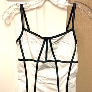 Lululemon Tank. Slim White black fit hip length